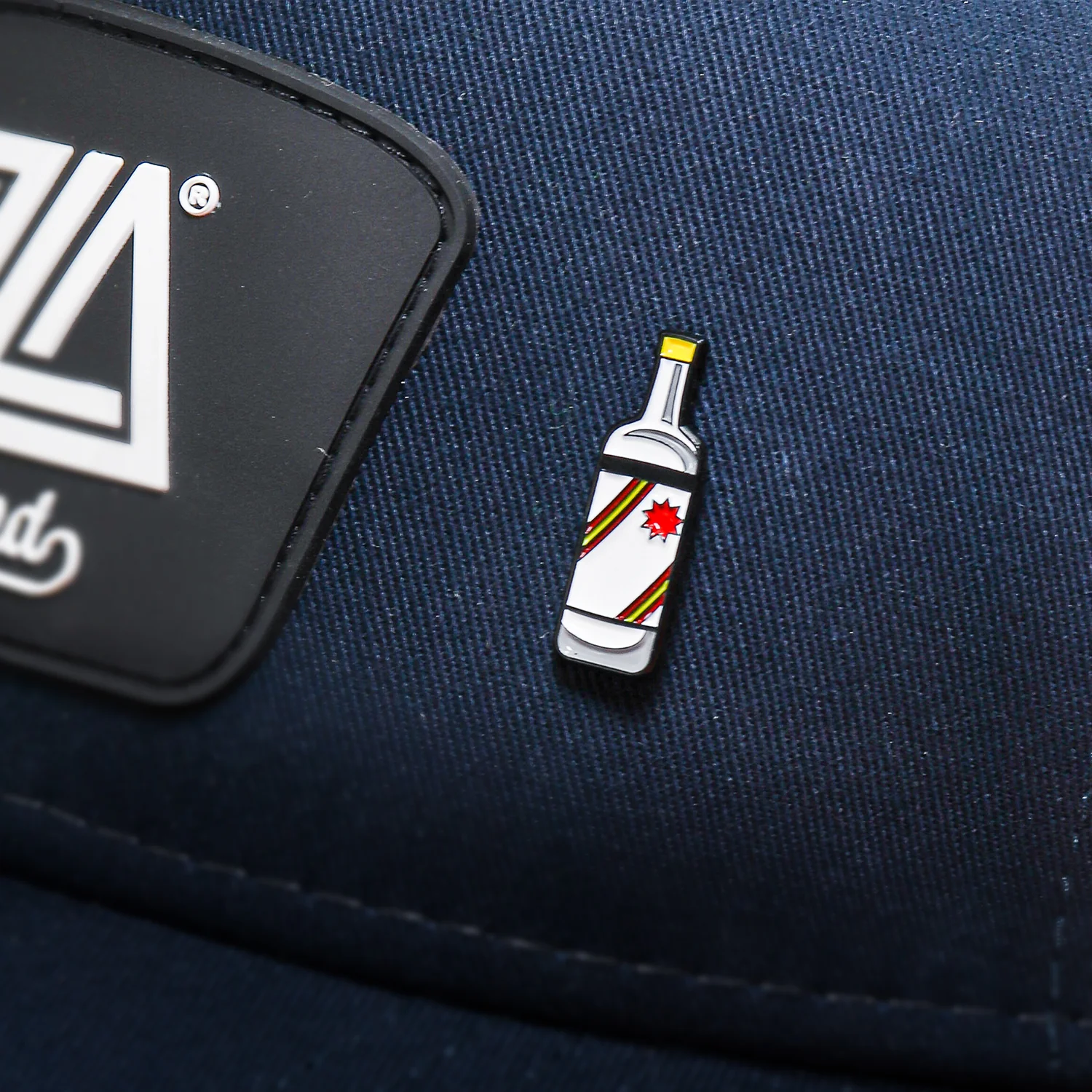 VZLA Anís Botella Pin - Image 2