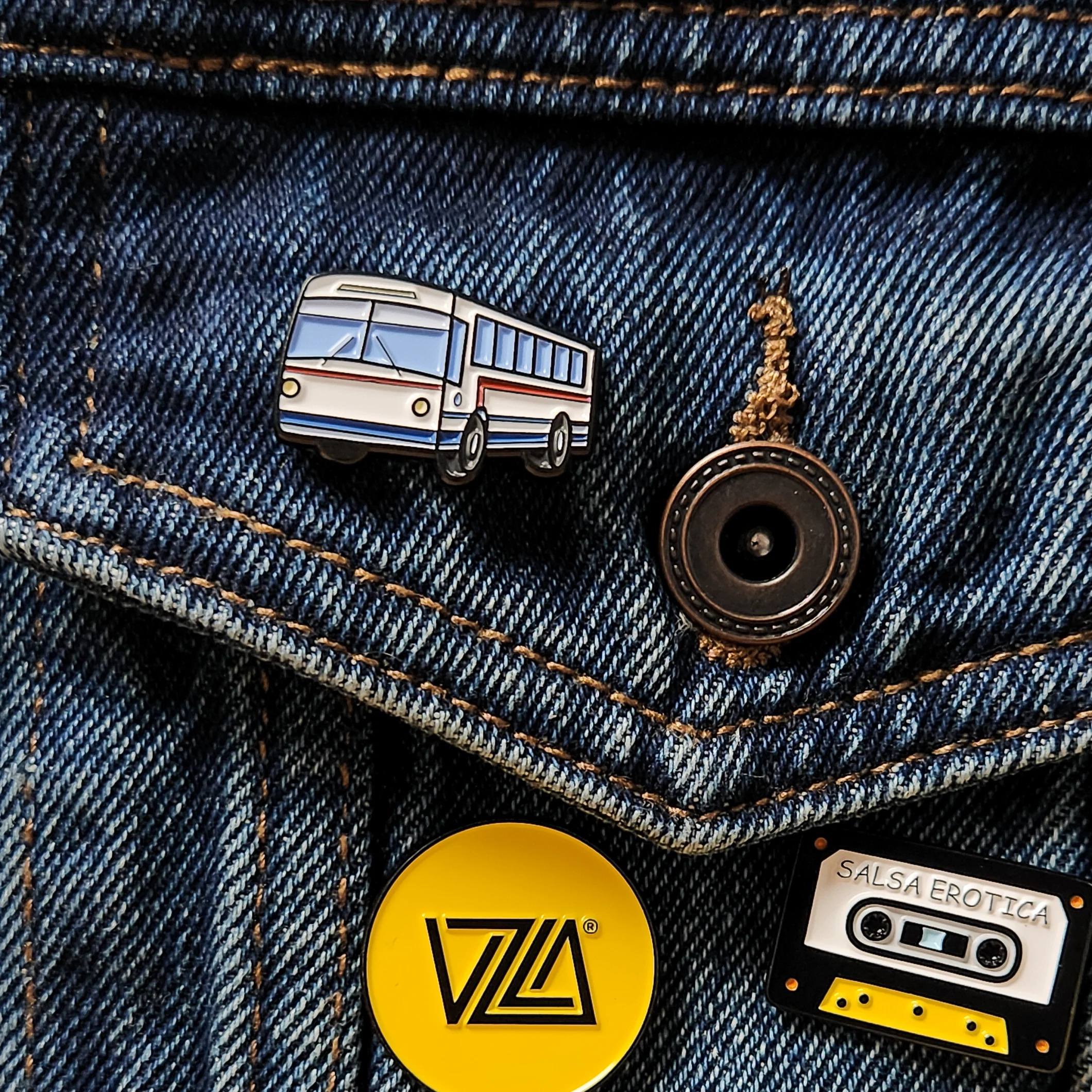 VZLA Autobús Pin - Image 2